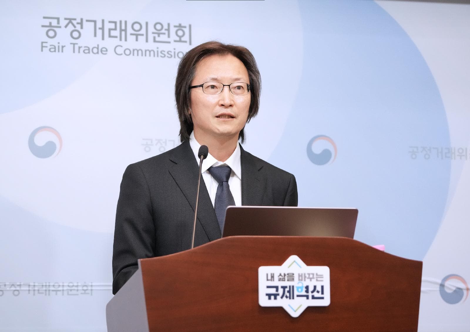 스타벅스, 민주화 희화화 논란 검토 중